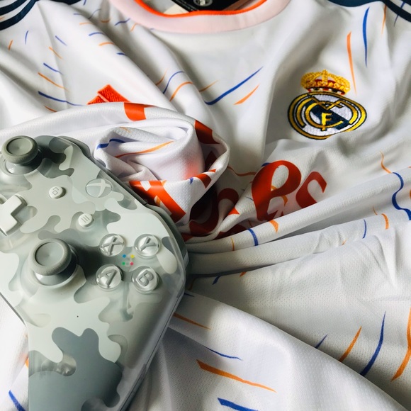 REAL MADRID JERSEY 21/22 - Picture 2 of 3